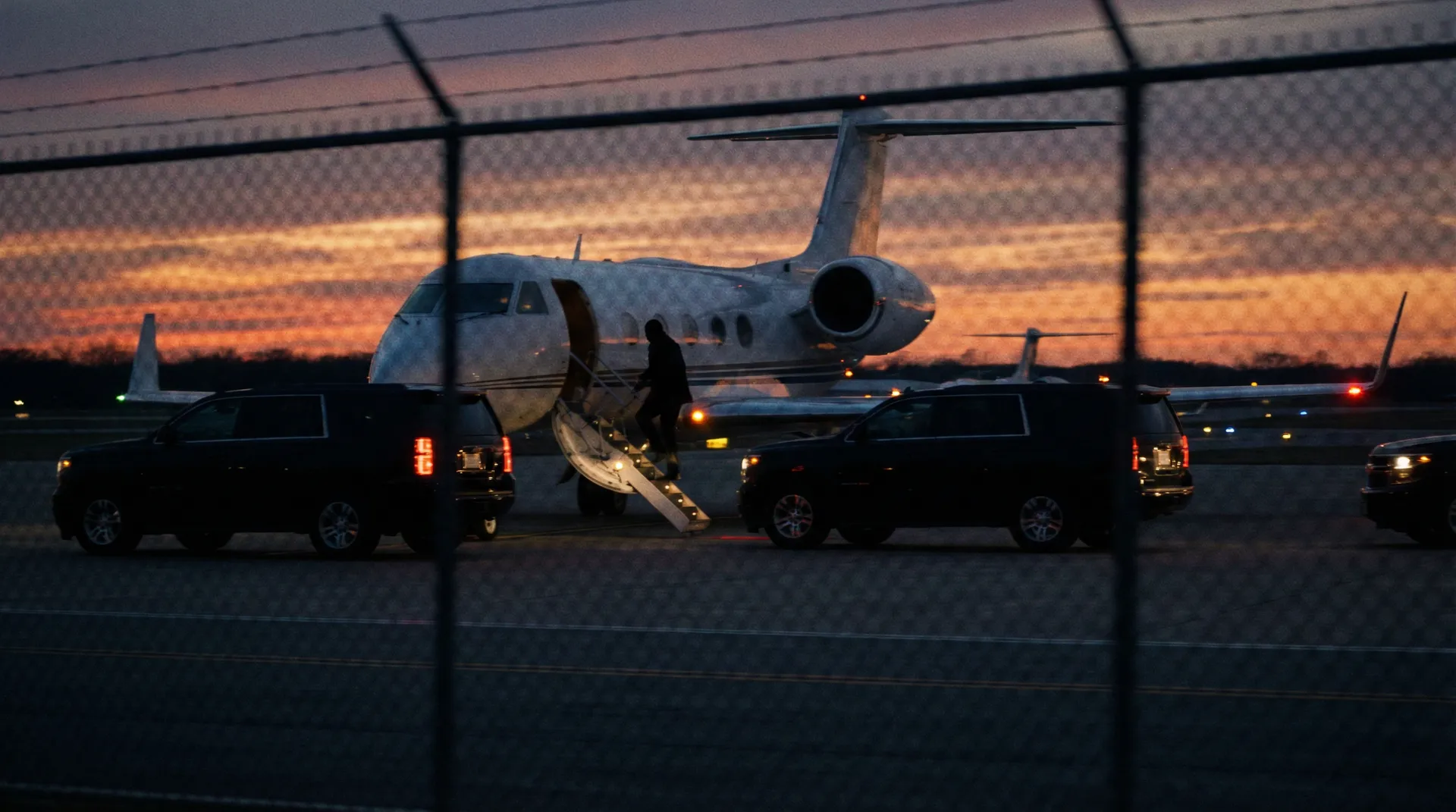 黑料吃瓜 - 私人飞机机场偷拍